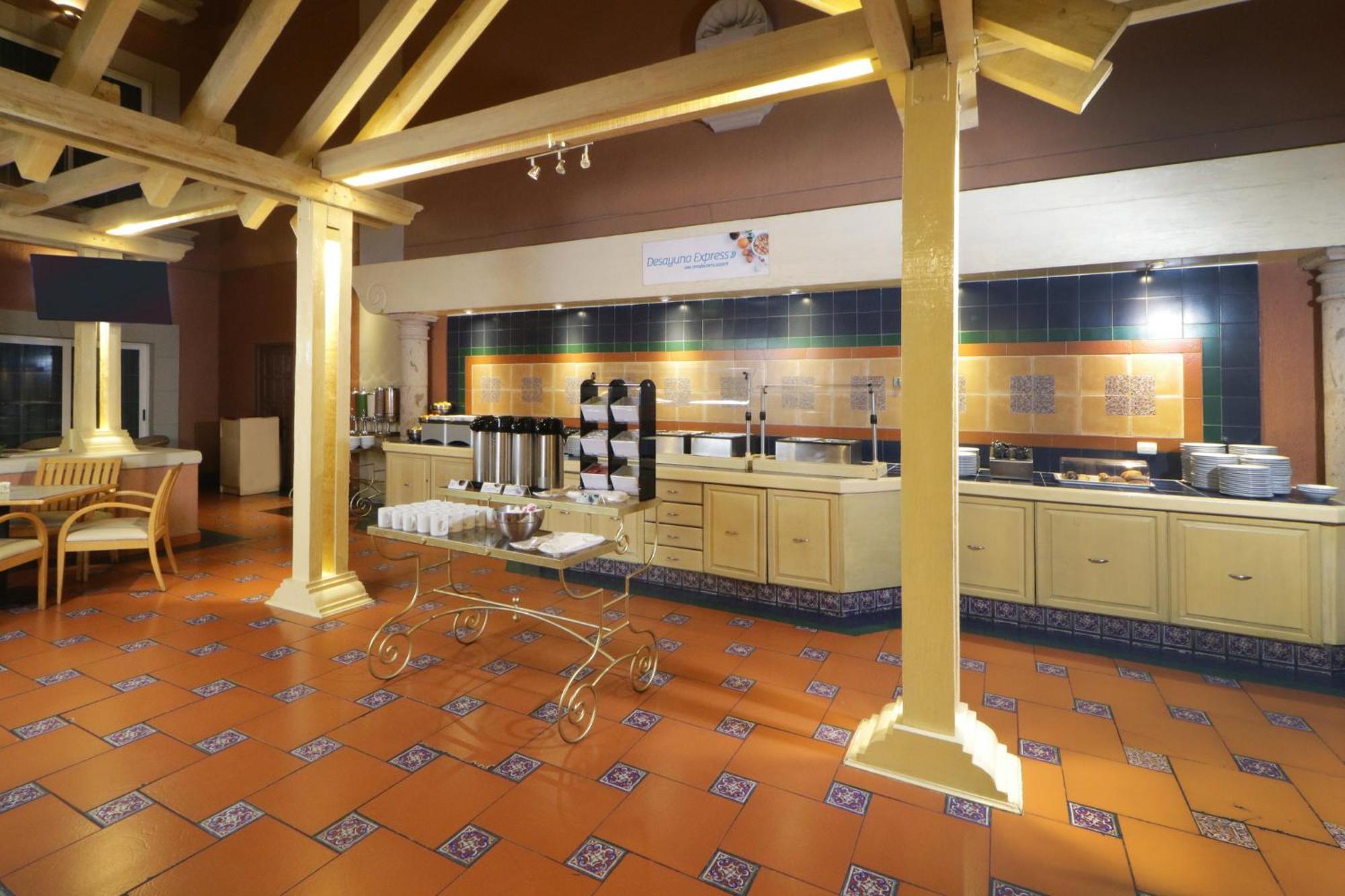 Holiday Inn Express Monterrey Galerias-San Jeronimo By Ihg Esterno foto